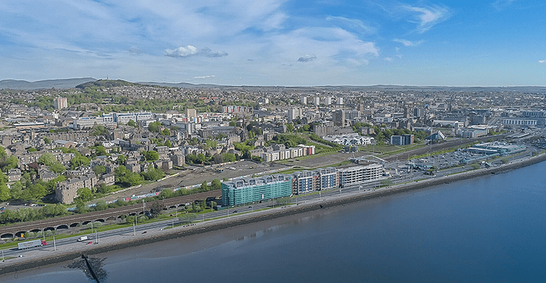 Eagle-view picture of the sea with a landscape of buildings in Dundee - l